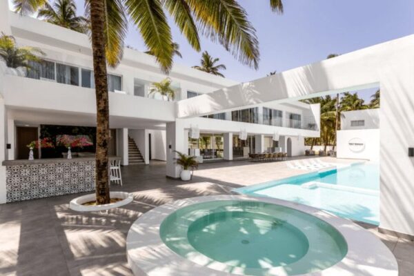 Ibeshe Private Beach/YOLO Island Tour