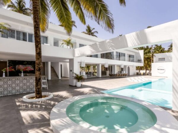 Ibeshe Private Beach/YOLO Island Tour