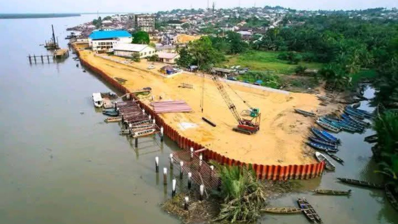 Oron Terminal Reconstruction Project site with working equipments.